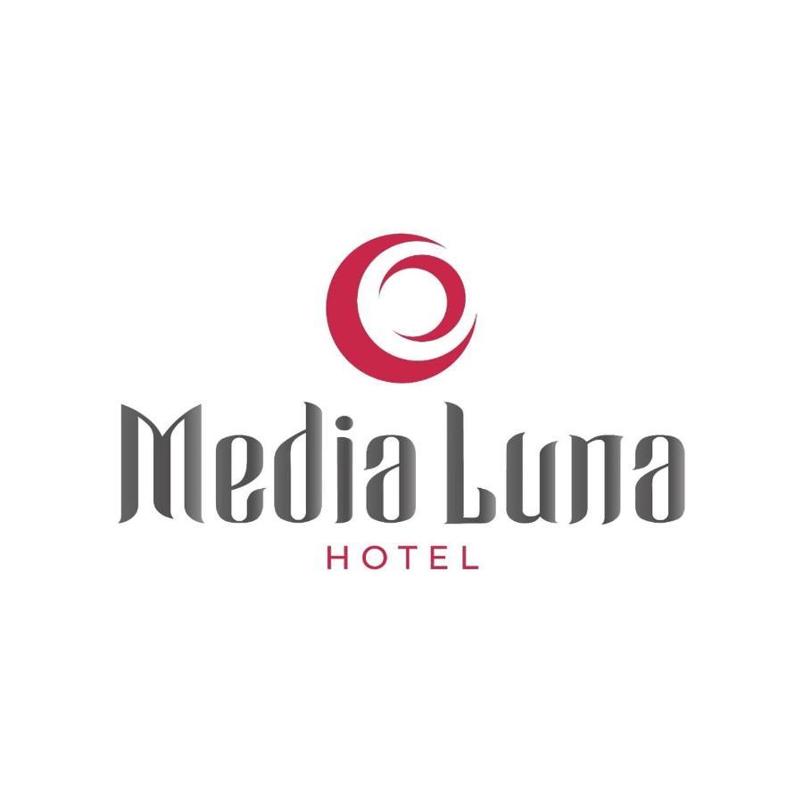 Hotel Media Luna 쿠쿠타 외부 사진